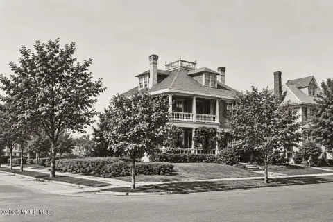 Historic Triplex with Cottage