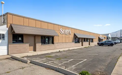 Versatile Commercial Space in Midtown