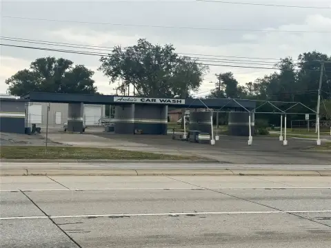 Lakeland Retail Opportunity For Sale