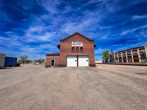 Versatile Commercial Building in Huron