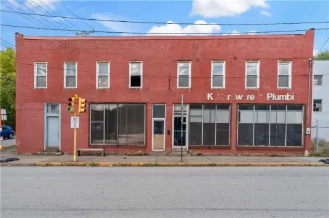 Three-Storefront Retail Property
