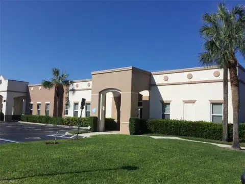 Horseshoe Square Commercial Unit