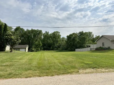 Buildable Lot in Utica Location