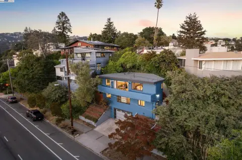 Renovated Duplex in Upper Rockridge
