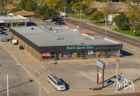 Nine-Unit Shopping Center