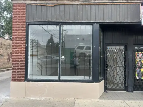 Chicago Storefront in Vibrant Community