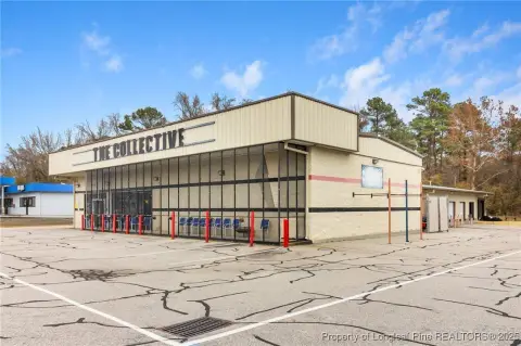Open-Plan Retail Building