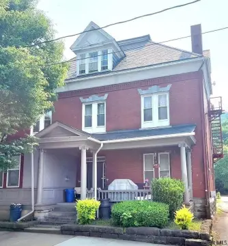 Refurbished Five-Unit Brick Apartment Building
