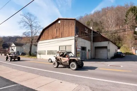 Versatile Commercial Building in Mullens