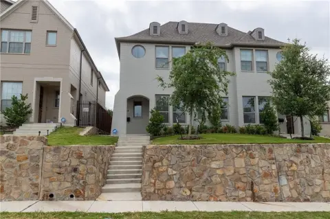Well-Maintained Duplex in Fort Worth