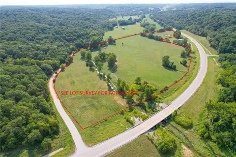 32 Acres Pasture with Creek