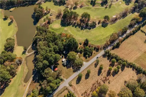 Land Borders Southern Oaks Golf