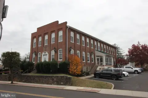 First Class Commercial Office Space