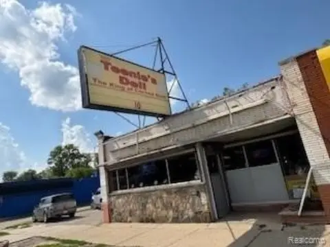 Detroit Retail Property with Parking