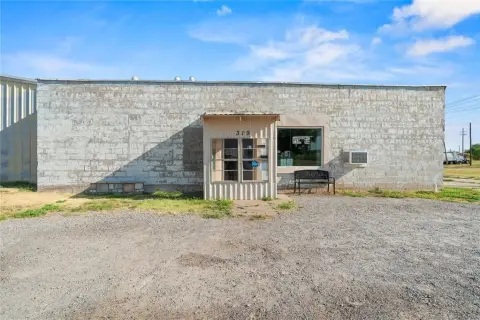 Retail Space with Laundromat Equipment