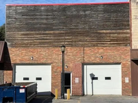 Versatile Commercial Building in Sophia