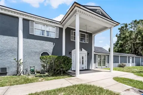 TAVARES Office Building For Sale