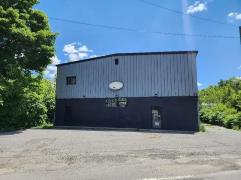 Versatile Commercial Building Near Beckley