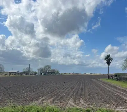 Spacious Acreage Near SpaceX