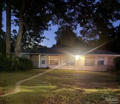 Pensacola Duplex: Income Opportunity