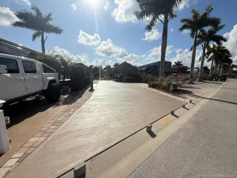 Waterfront Lot Near Amenities