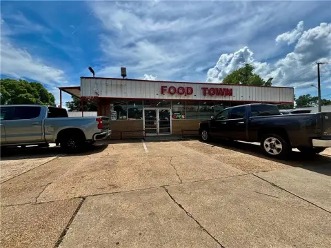 Grocery Store with Refrigeration Equipment