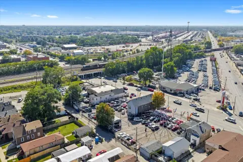 High-Visibility Chicago Commercial Property