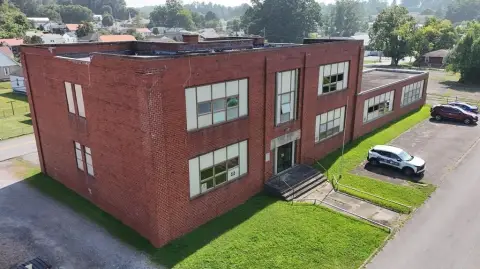 14-Room Apartment Building