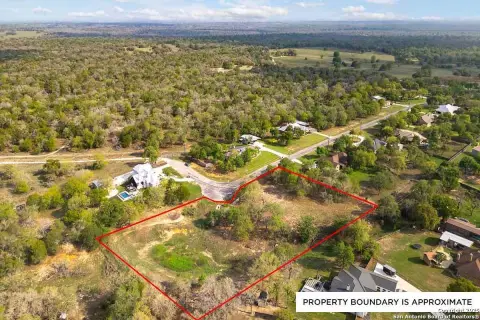 La Vernia Treed Land