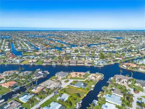 Waterfront Lot in Yacht Club
