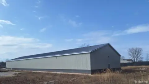 Industrial Buildings with Yard Space