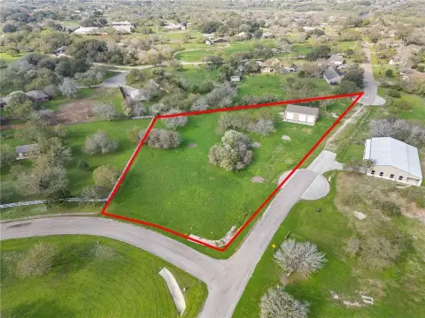 Residential Land in Calallen ISD