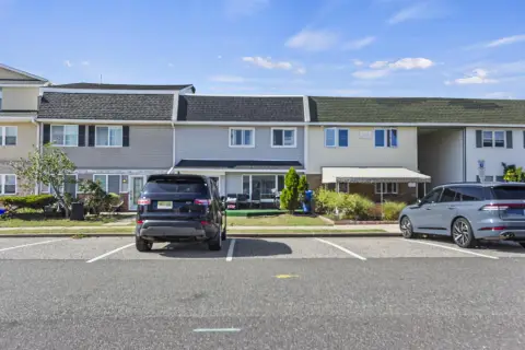 Two-Unit Duplex with Deck