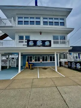 Beach-Block Storefront Commercial Unit
