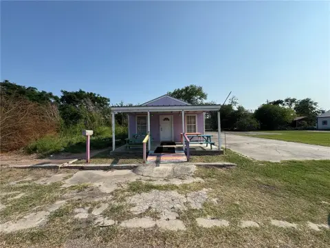 Versatile Commercial Property in Bishop, TX