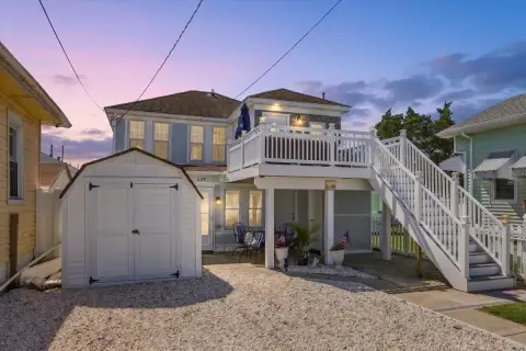 Two-Unit Duplex with Deck