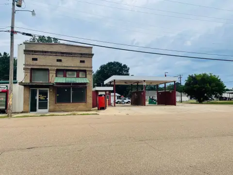 Holcomb Commercial Building with Carwash