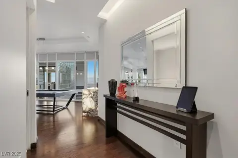 Renovated High-Rise Residence, Las Vegas