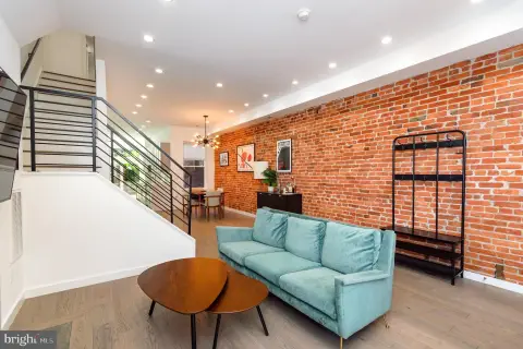 Victorian Rowhouse in Bloomingdale