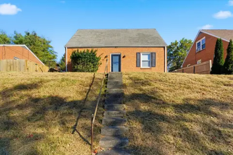 Updated Duplex Near Grandin Village