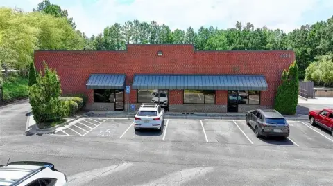 Versatile Mixed-Use Building in Suwanee