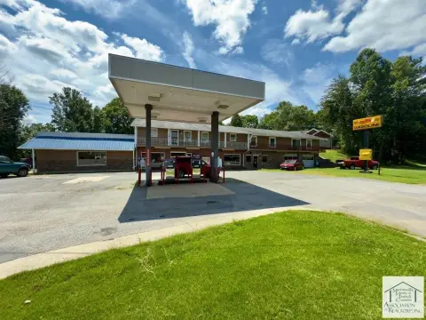 Mixed-Use Property on Highway