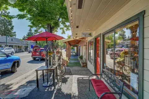 Established Gift Boutique in Murphys