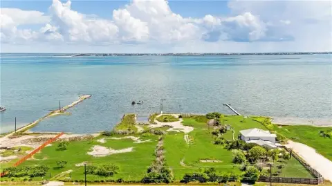 Laguna Madre Waterfront Land