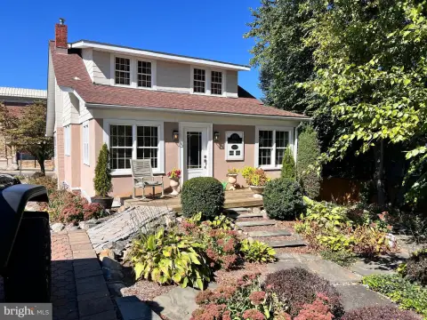 Charming Cottage in Gaithersburg