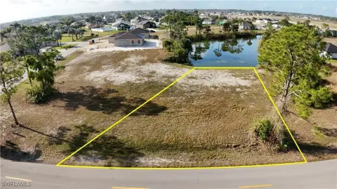 Waterfront Lot in Cape Coral