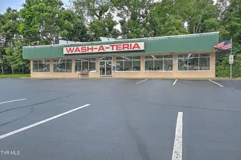 Retail Space at Signalized Intersection