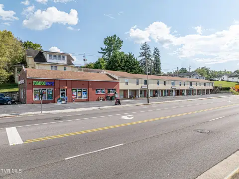 Mixed-Use Property With 13 Units