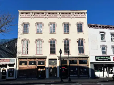 Restaurant/Bar Opportunity in Historic Downtown