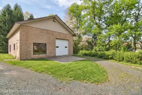 Moscow Commercial Property with Garage